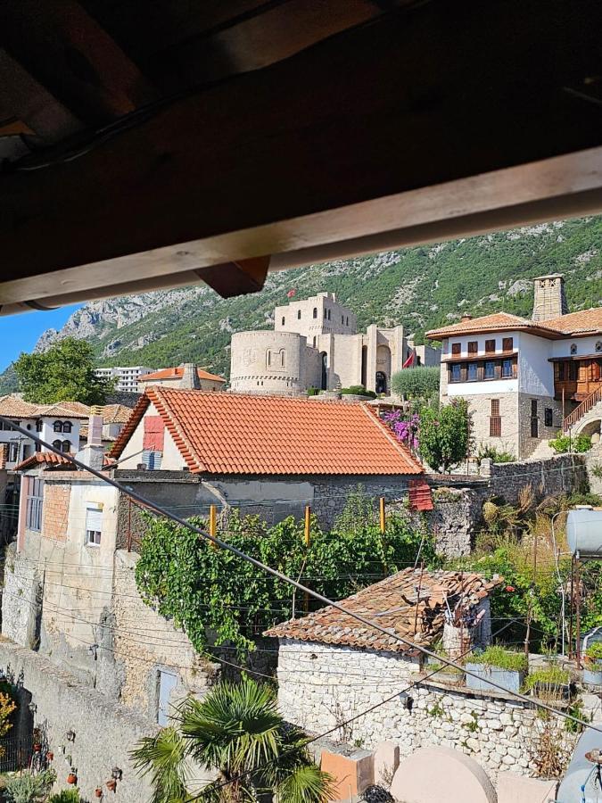 Castle - Inside,Voga Guesthause Hotel Krujë Exterior foto