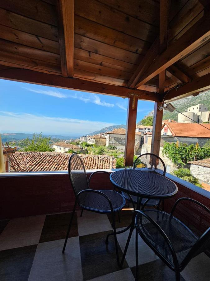 Castle - Inside,Voga Guesthause Hotel Krujë Exterior foto